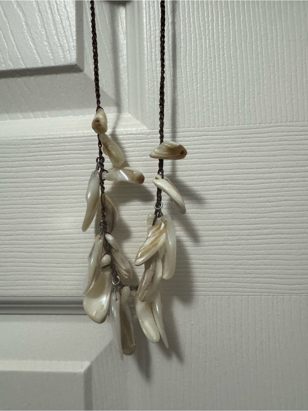 Natural Shell Drop Pendant Necklace in Cream